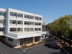 东京都立町田高等学校中庭