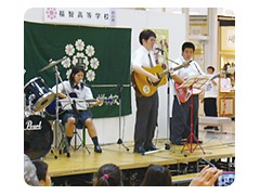 福智高等学校 学生合影