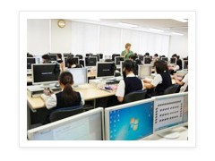 中村学园女子高中学生上课学习