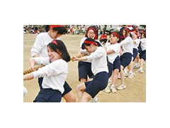 久留米信爱女学院高校 学生拔河