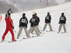 京都翔英高等学校学生户外滑雪