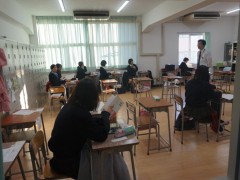 日本女子体育大学附属二阶堂高中学生在运动学生在上课