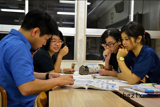 冲绳130名高三学生挑战1天14小时的“悬梁刺股”学习精神