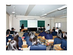 札幌日本大学高等学校学生上课