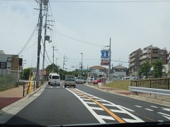 云雀丘学园高等学校周边环境整齐划一的道路