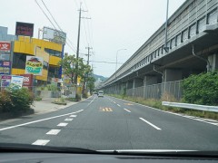 云雀丘学园高等学校周边环境整齐划一的道路