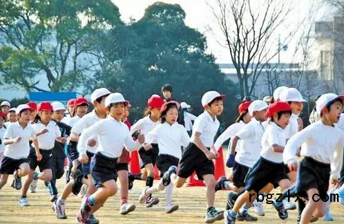 日本学校也有五讲四美三热爱