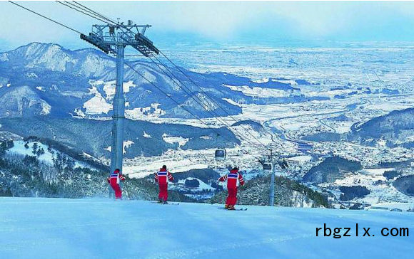 青森中学生滑雪比赛更改场地 八甲田国际滑雪场从大鳄温泉滑雪场接过高山滑雪项目