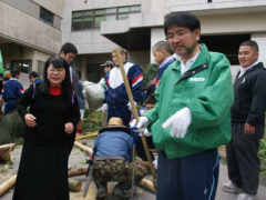 冲绳尚学高等学校大扫除副理事长亲自上阵