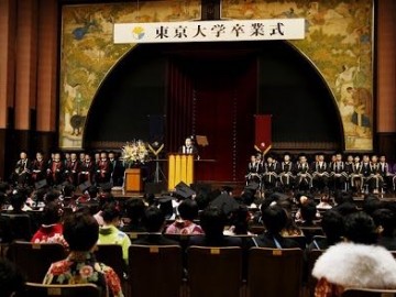 东京大学毕业典礼 来自武汉的留学生进行演讲