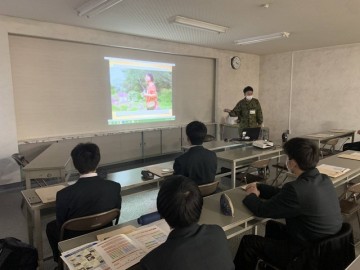 会津北岭高中--在会津北岭高中举行自卫队体验说明会